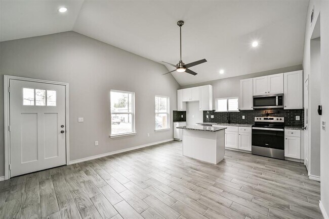 Foto del edificio - 16613 E Lynbrook