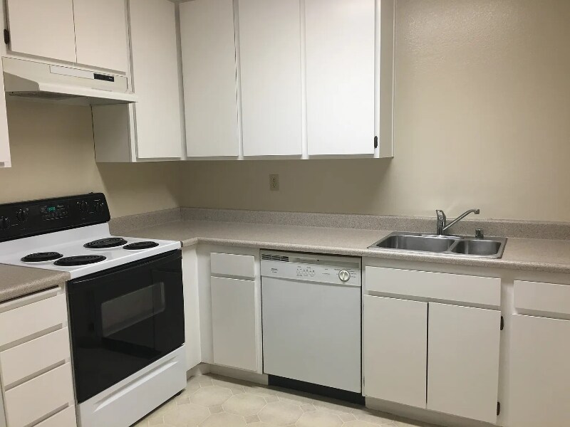 Foto principal - 1055 N Capitol Ave