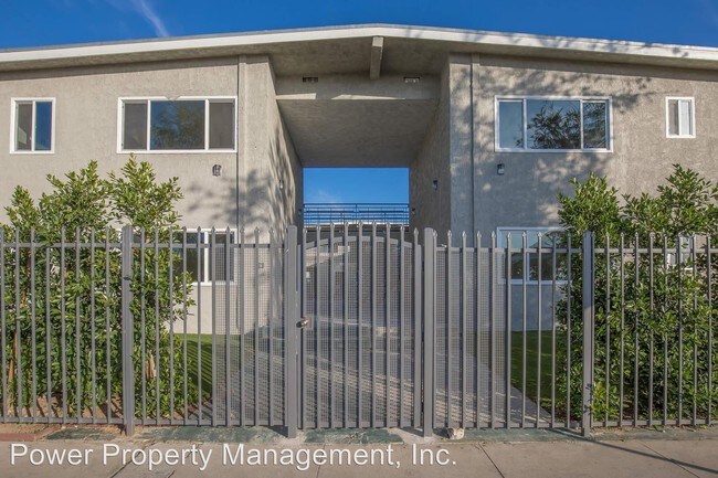 Building Photo - 9910 Village Dr