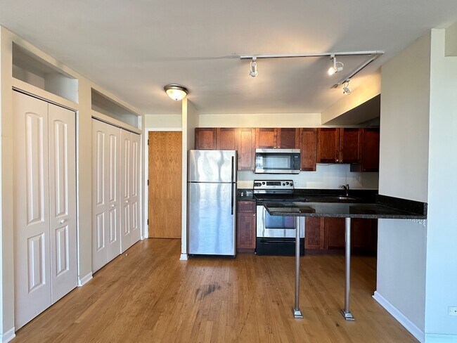 Foto del edificio - 4180 N Marine Dr