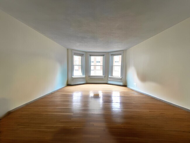 Building Photo - 7/1 Oversized 2BR in Coolidge Corner, near...