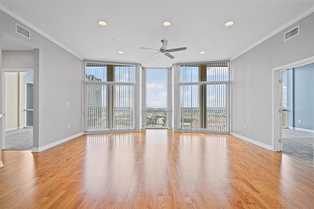 Primary Photo - 500 Throckmorton St