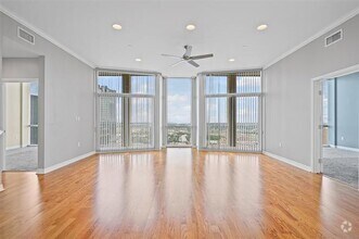 Building Photo - 500 Throckmorton St