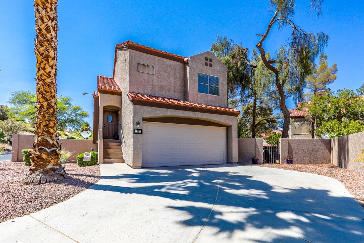 Primary Photo - 2 Primary Suite Henderson Home With Commun...