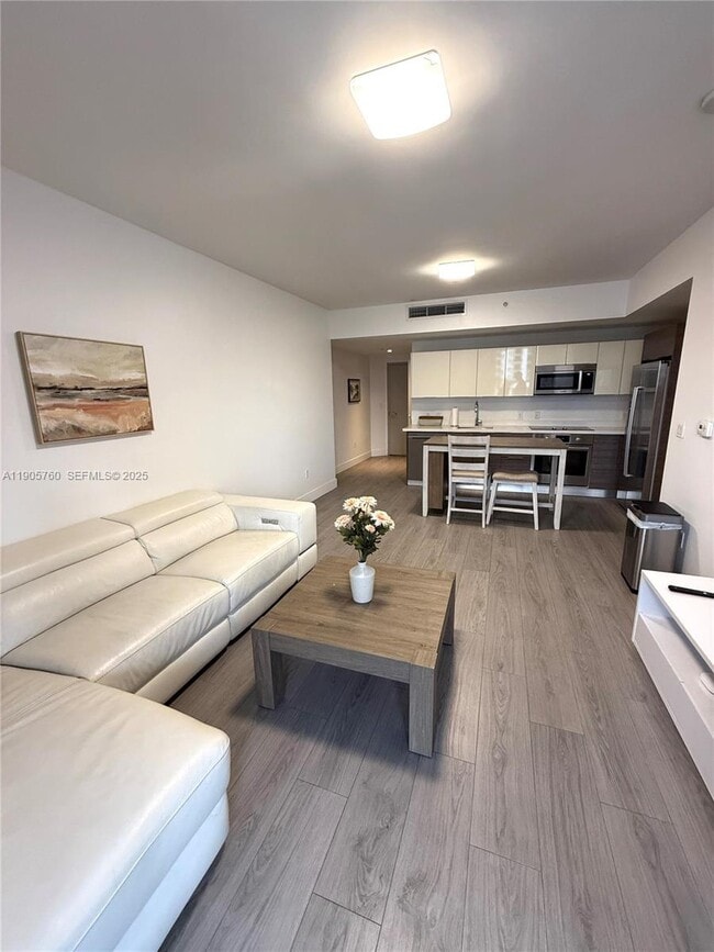 Building Photo - 1010 SW 2nd Ave