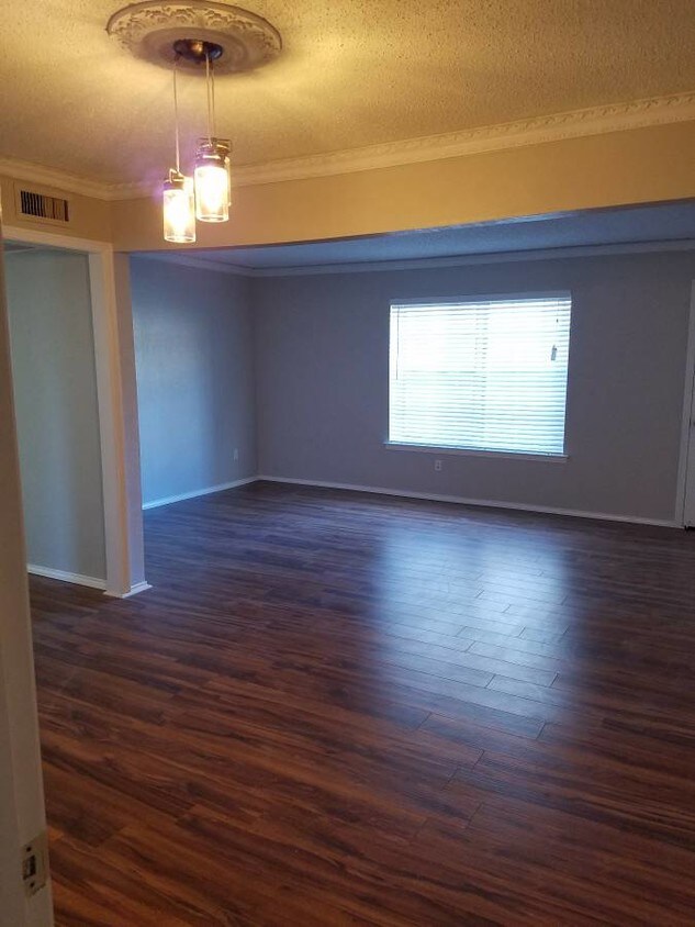 Living area - 5020 Matilda St