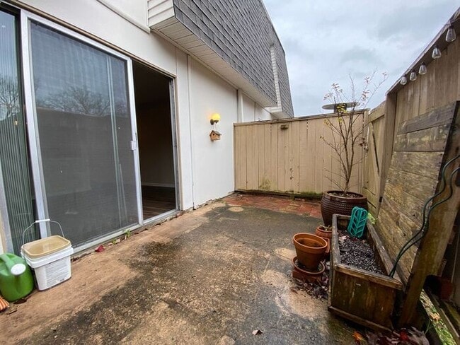 Building Photo - Half Off 1st Month - Large 2 Bed 2.5 Bath Apt in Green Hills - Vandy Belmont Lipscomb!