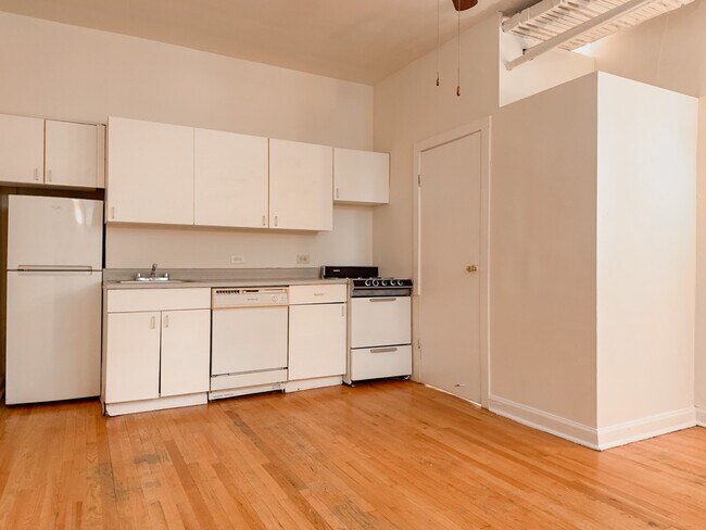 Foto del edificio - 821 W Waveland Ave