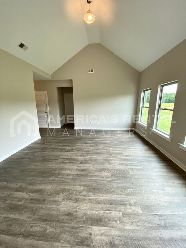 Building Photo - DEPOSIT PENDING! Home for Rent in Clanton, AL...Available to View with 48 Hours Notice!