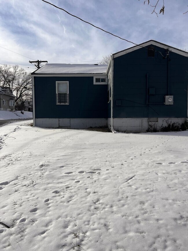 Building Photo - Charming 2 Bedroom For Rent!