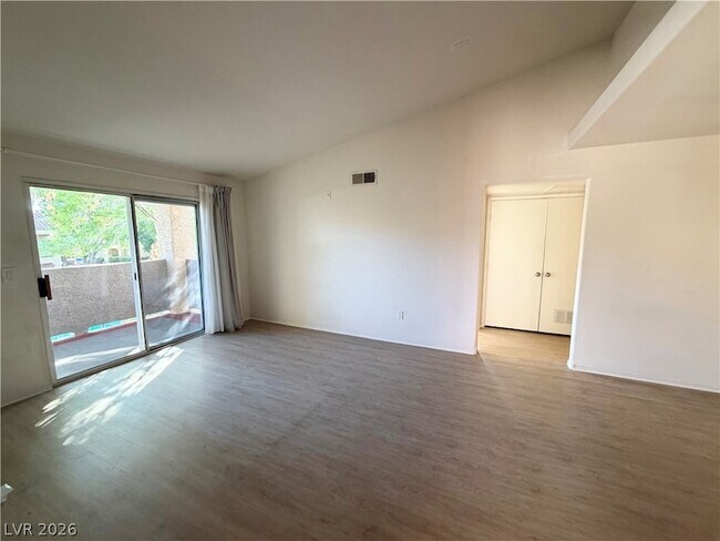 Foto del edificio - 2300 E Silverado Ranch Blvd