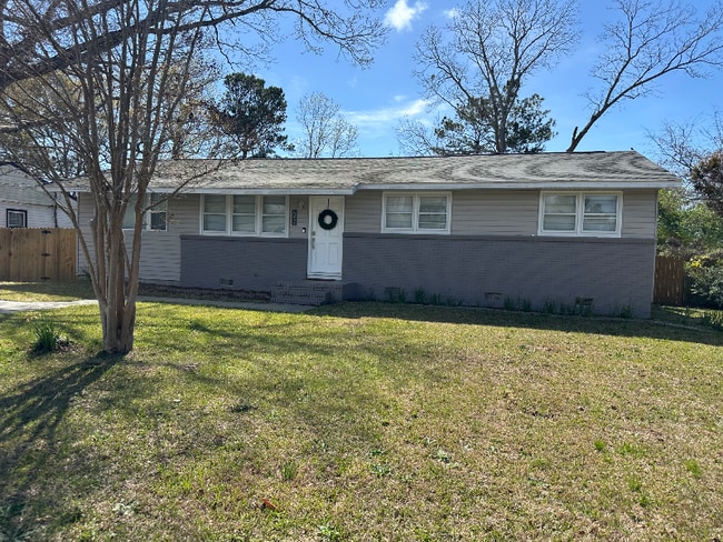 Building Photo - 725 Phillips Dr