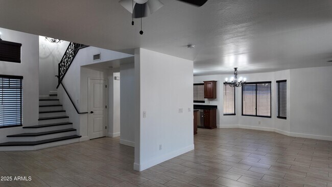 Building Photo - 4414 W Donner Dr
