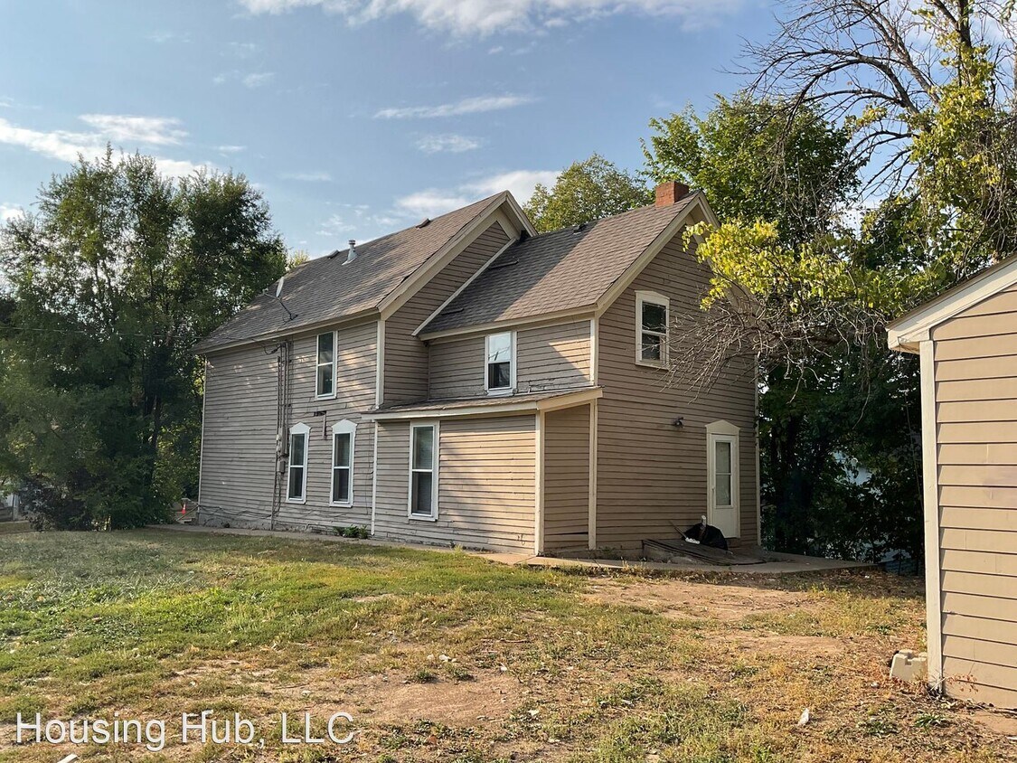 Primary Photo - 4 br, 2 bath House - 214 Maple St