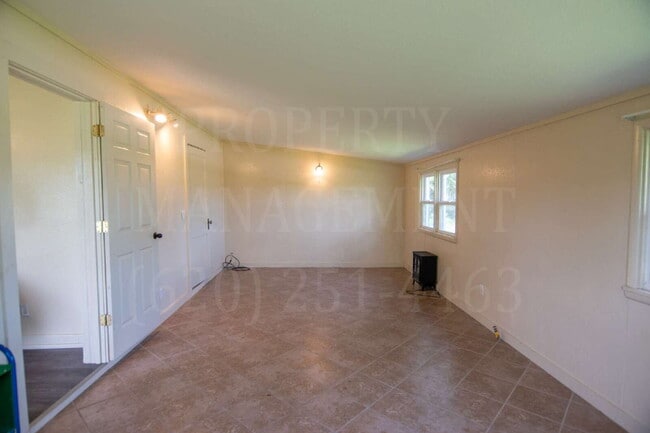 Building Photo - Charming 2-Bedroom 1-Bath + Bonus Room Farmhouse