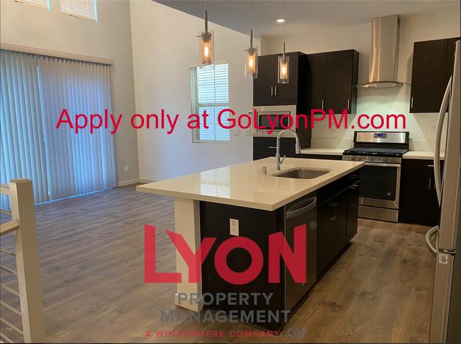 Building Photo - 1 bedroom, 2 bath condo with loft at the M...