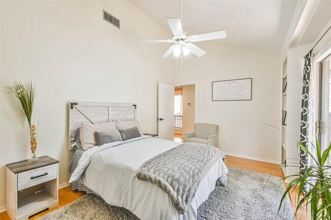 Building Photo - 201 Vanderpool Ln