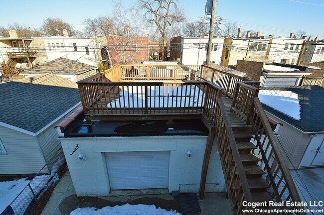 Building Photo - 3339 N Springfield Ave