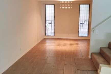 Foto principal - 312 S Elm Dr
