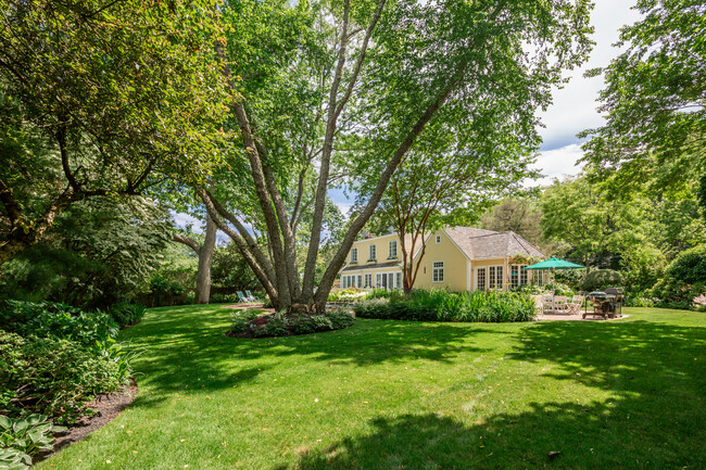 Foto del edificio - 246 Tuckahoe Ln
