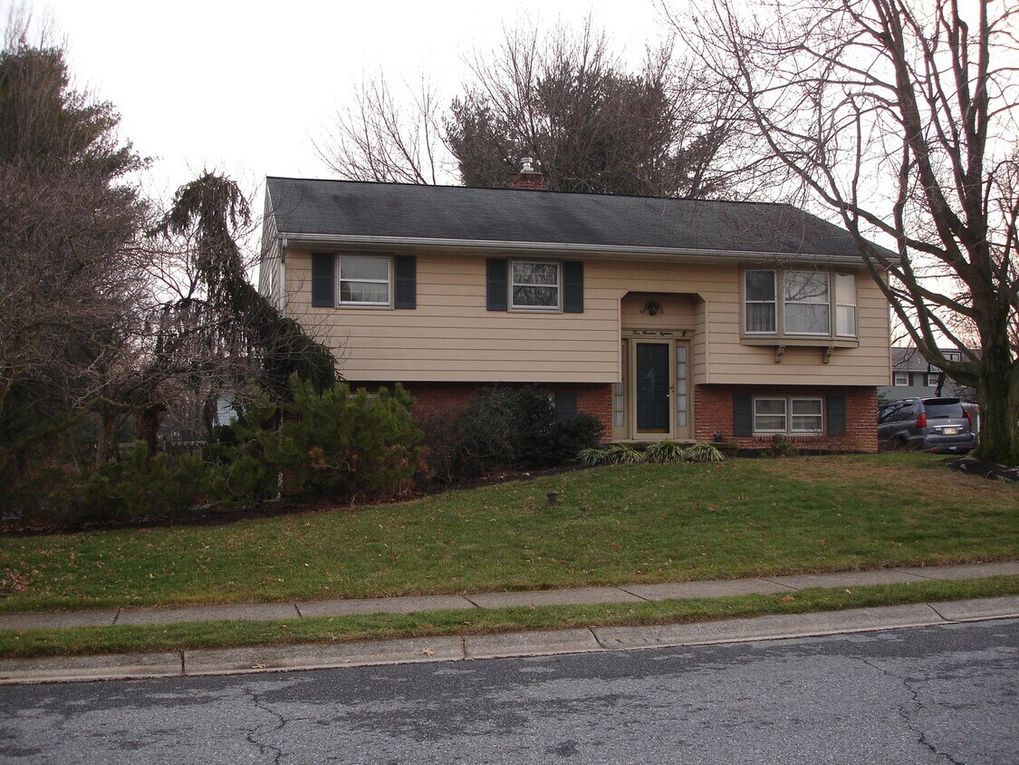 Primary Photo - 418 Parkwynne Road, Lancaster, PA 17603