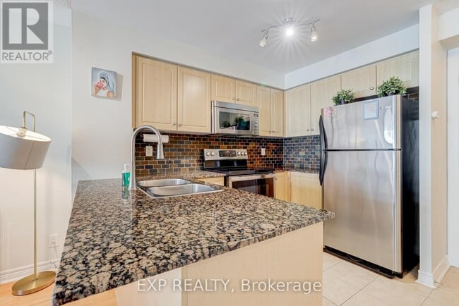 Photo du bâtiment - 212 Eglinton Ave E