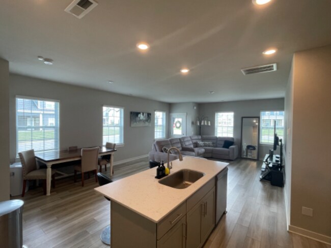 Foto del edificio - 2202 Hospitality Ln