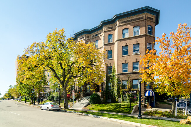 Foto del edificio - Lowry Hill Apartments