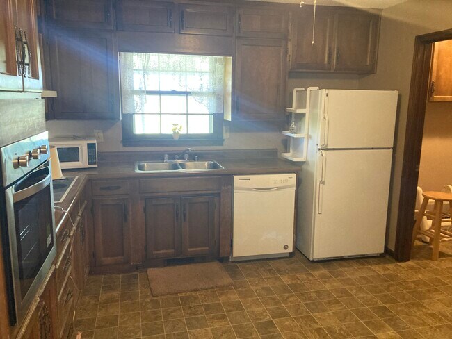 Appliances Remain - 11702 Highway 231 431 N