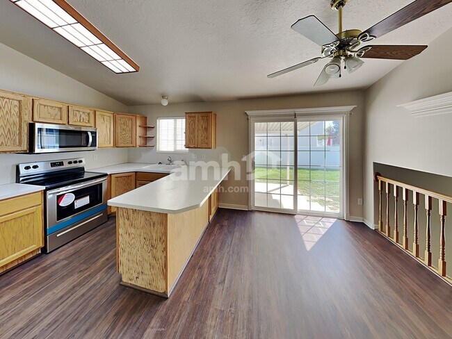 Foto del edificio - 1667 N 250 W