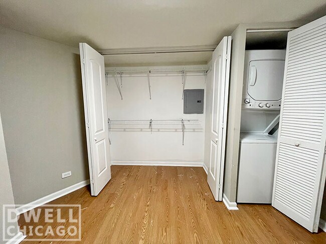 Foto del edificio - 3430 N Elaine Pl