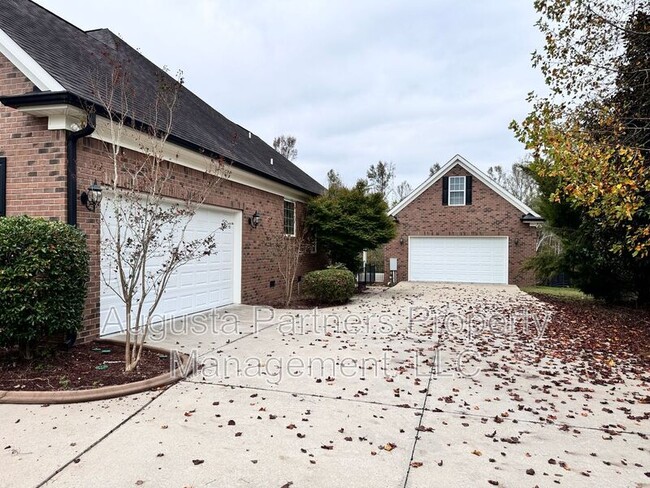 Building Photo - 1408 Knob Hill Cir