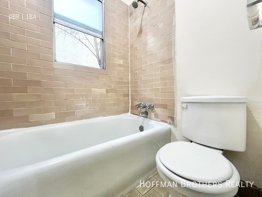 Building Photo - 836 Sanborn Ave