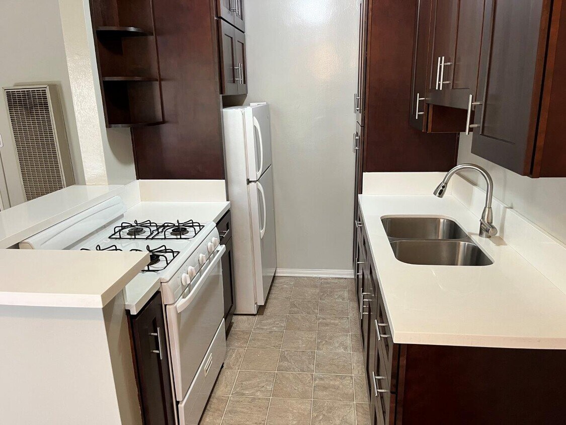 Kitchen - 12766 Pacific Ave