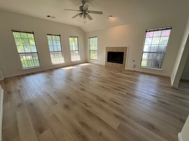 Foto del edificio - 4/2 House - North Campus - Includes 2 car ...