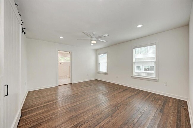 Foto del edificio - 1703 Hillcrest Ln