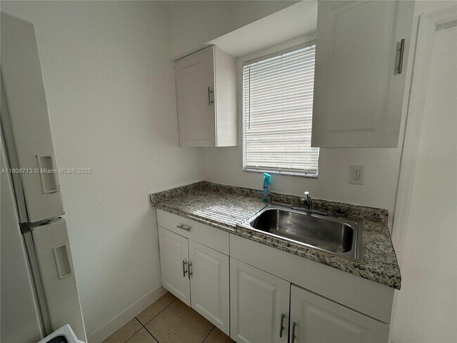 Foto del edificio - 1280 NE 139th St