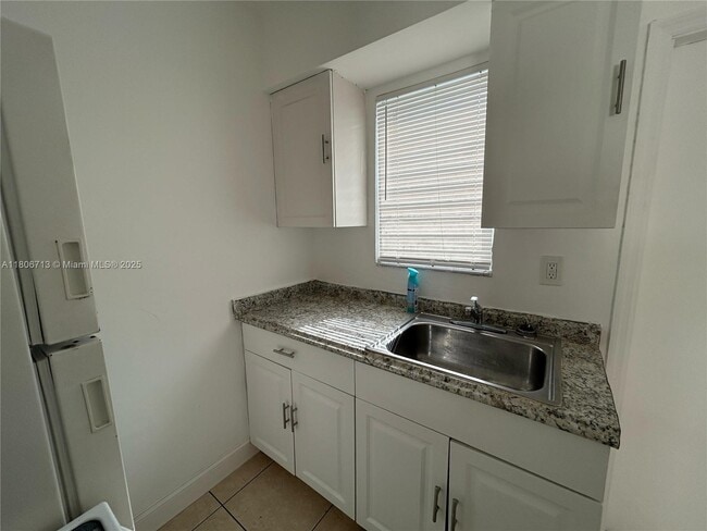 Building Photo - 1280 NE 139th St