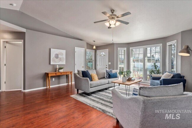 Foto del edificio - Cute 3 bedroom 2 Bathroom House!
