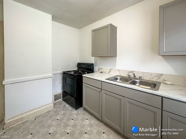 Building Photo - 3 br, 1 bath House - 4306 Buechner Ave Uni...