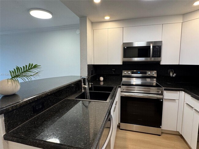 Building Photo - 2020 NE 135th St