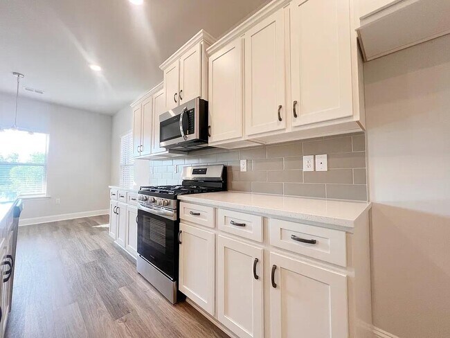 Building Photo - 335 Cypress Holw Trl