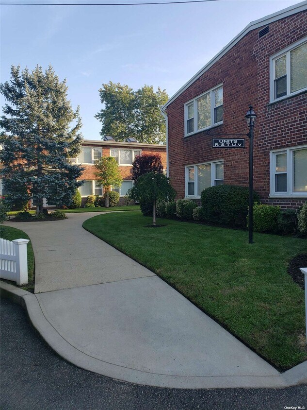 Primary Photo - 1600 Grand Ave