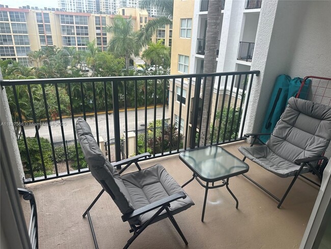 Foto del edificio - 17125 N Bay Rd
