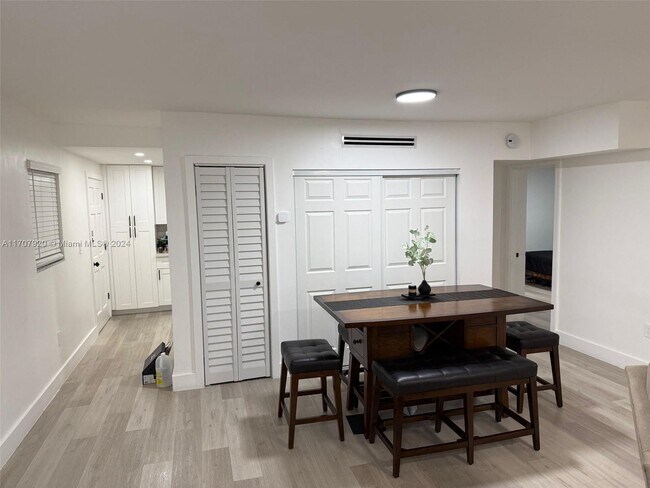 Building Photo - 1330 W 54th St