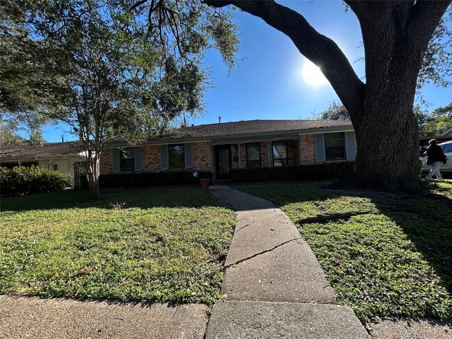 Foto del edificio - 5315 Poinciana Dr