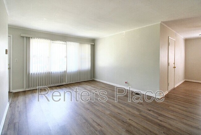 Building Photo - 1515 W Latimer Ct