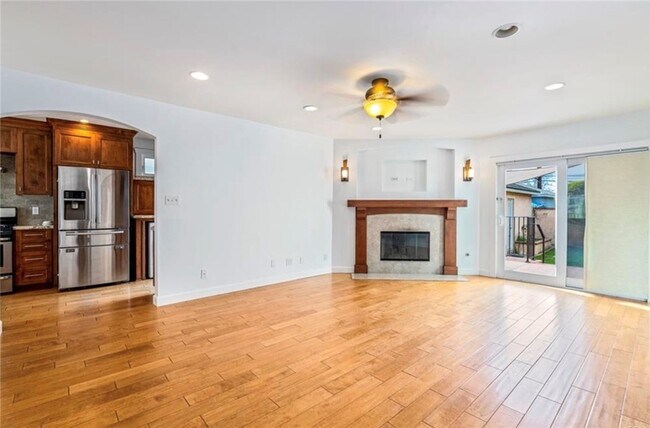 Foto del edificio - 4759 Hackett Ave