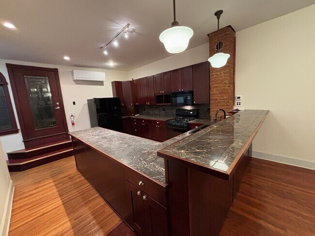 Foto del edificio - 941 W 7th St