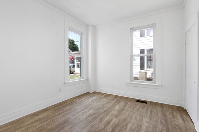 Foto del edificio - Wood St Home